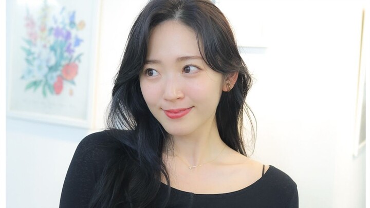 【鈴木愛理-Ins】- 最新发型展示~为音乐剧《SIX》准备的发型呢！