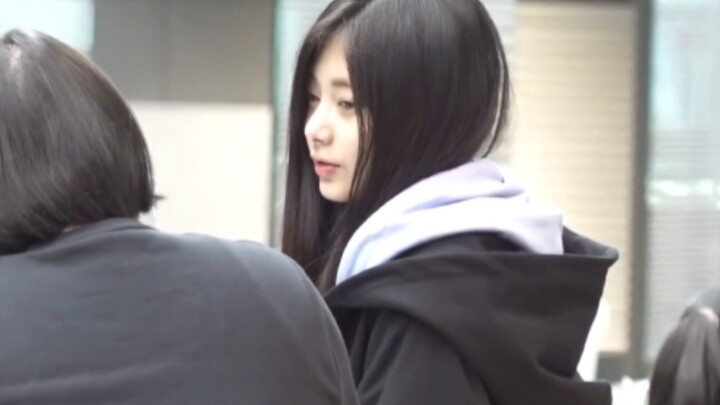 Nhan sắc mà đi ngoài đường là bị ông bầu bắt ngay