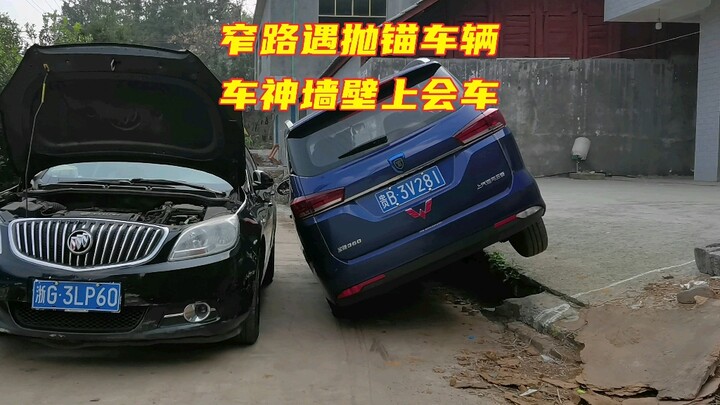 Tersendat di jalan karena mobil mogok. Lihat si Raja Pengemudi kasih kamu teknik salip-menyalip yang