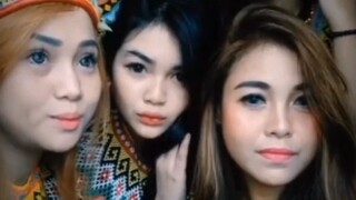 adat apa nih?kok pada cantik ceweknya