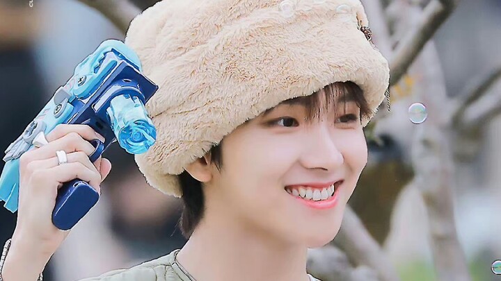 “能入坑全靠他呲个大牙嘎嘎乐”