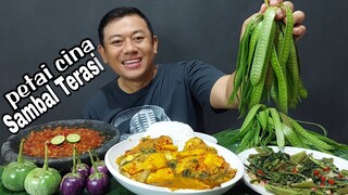 IKAN KUWE ASAM PEDAS + CAH KANGKUNG BALACAN + SAMBAL PEDAS + LALAPAN PETAI CINA MENTAH