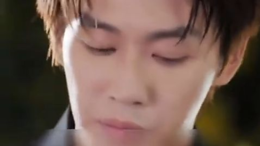 Tak seorang pun berani memprovokasi CEO yang dingin itu_ tapi aku jinakkan dia dengan satu ciuman