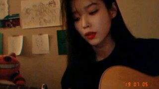 Dua update baru IU bermain gitar di pagi hari