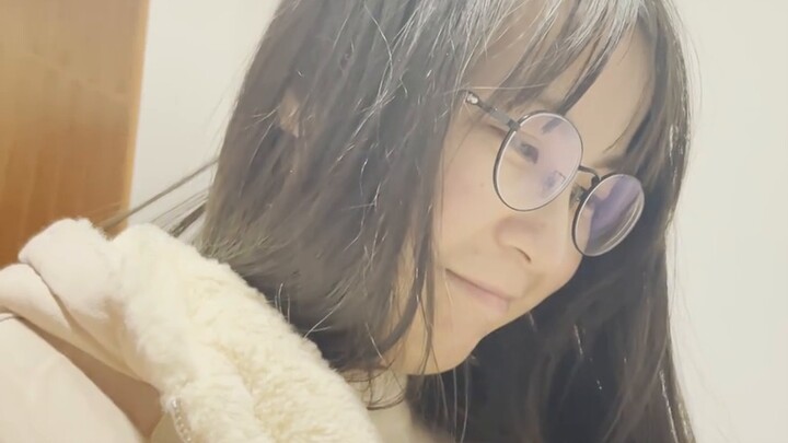 My girlfriend told me to kiss her as many times as I get likes!