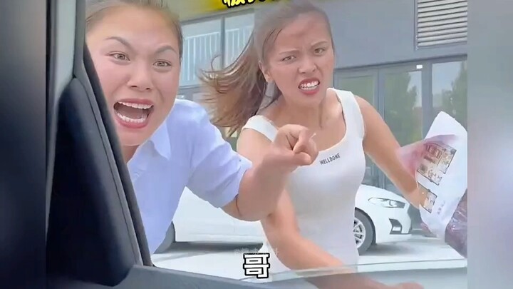 Bên trong thì không nghe được, bên ngoài mới nghe rõ được bên trong.