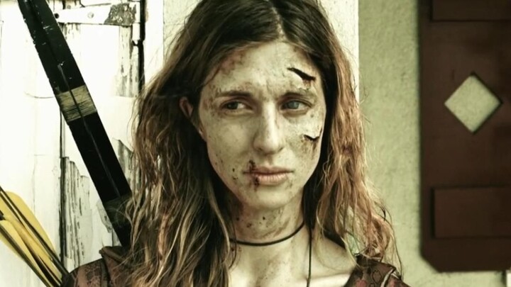 حبيبته تُعذَّب على يد البلطجية حتى أصبحت لا تشبه الإنسان، وعندما رآها حبيبها أُصيب بحزنٍ شديد.