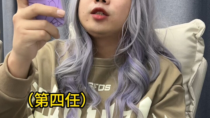 Anh chàng người yêu cũ ngày nào cũng chỉ biết bày trò.