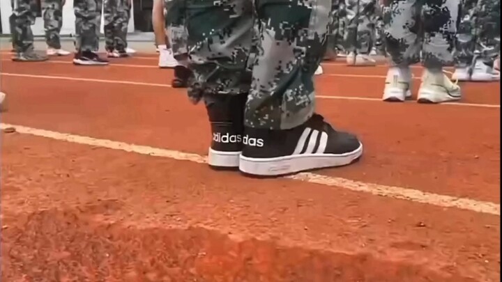 المدرب: خطوة متساوية!   الطلاب: ...