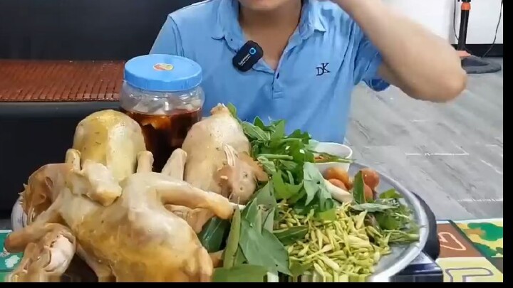 Gà Luộc Lá Chanh Ăn Cùng Ngọn Đu Đủ Sống Quá Tuyệt