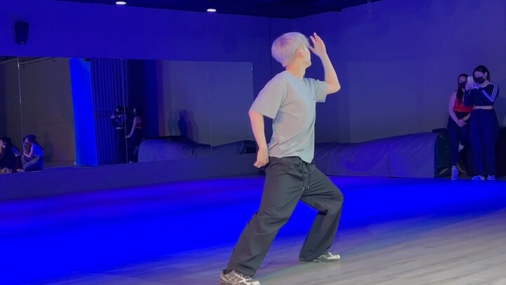 【NCT DoJungIn】Langsung menyaksikan guru koreografi Sea Ni menari lagu debut terbaru unit kecil Perfu