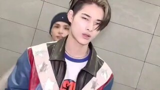 Wah, hei, Pen akhirnya sampai di depan skz!