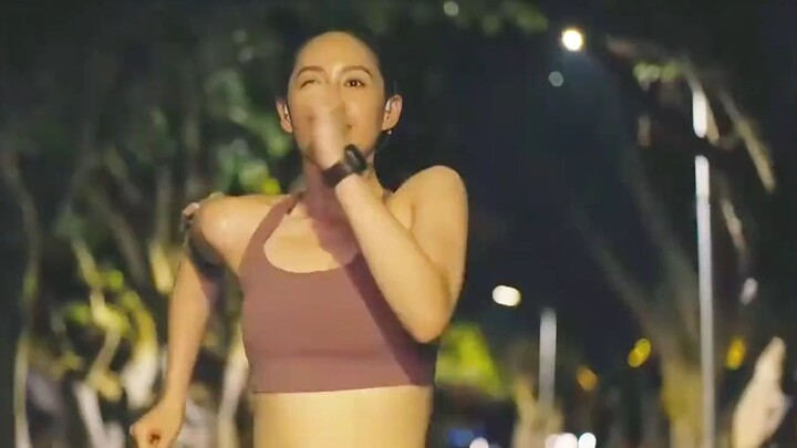 Nếu gặp một cô gái chạy bộ đêm, hãy trân trọng thật nhiều nhé!