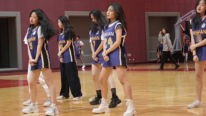 04 High school girl｜Cheerleading team dances DunDun during basketball game