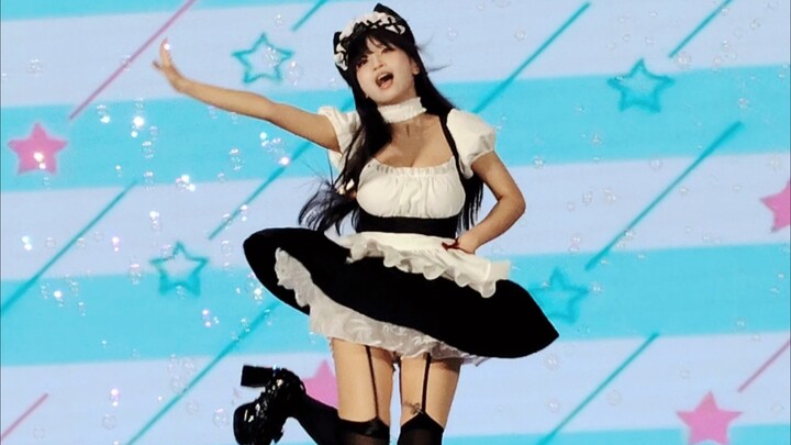 keykeykiyomi บนเวทีเต้นคอสเพลย์ในงานมหกรรมอนิเมะ Ane ในเซี่ยเหมินวันที่ 10.1