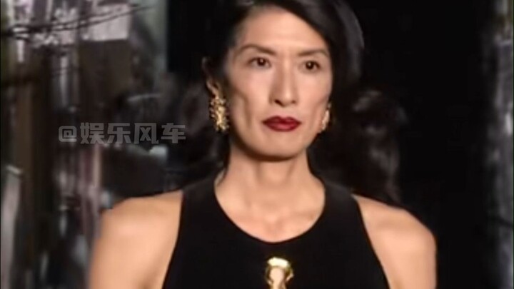 Siapa bilang cantik itu hanya harus berkulit putih, tubuh mungil, dan kurus? Aura kakak perempuan ke