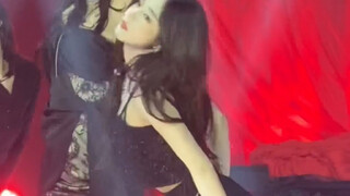 "How we do it" Hu Xiaohui finally became a backup dancer for her favorite big star. I am very happy 