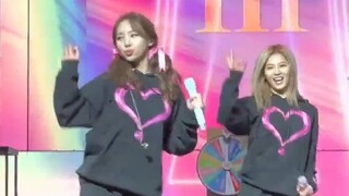 TWICE: Hàm răng thỏ: Thực sự không muốn hát nữa