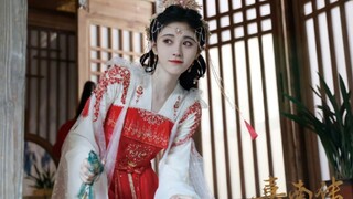 Nữ chính cổ trang cuối cùng cũng mặc được bộ quần áo sặc sỡ rồi, Cúc Tịnh Y