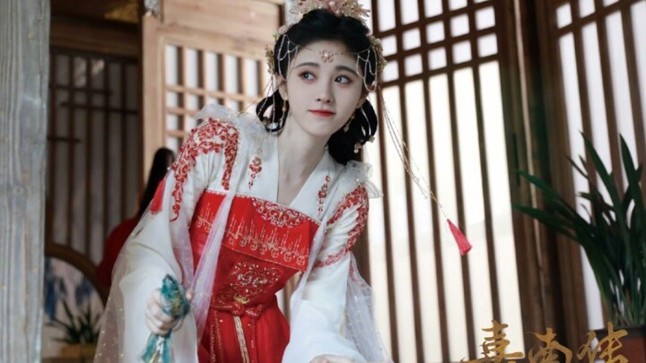 أخيرًا ارتدت بطلة الدراما التاريخية ملابس ملونة متعددة الألوان، جو جينغ يي
