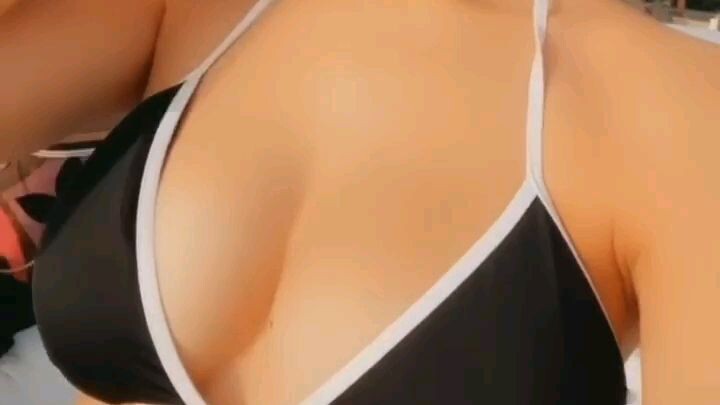 Sexy Nora swimming 🥰