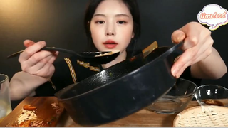 Lẩu sủi cảo, mì Kalguksu, bánh xèo kim chi cuối #anngonmoingay