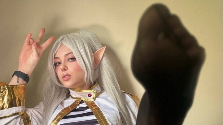 Frieren cosplay