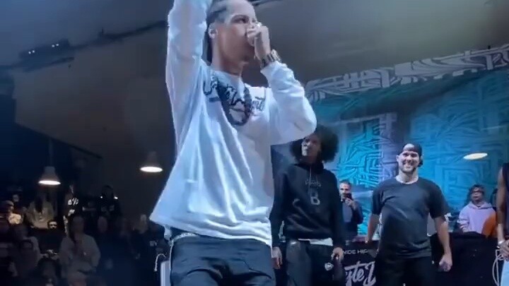 Tôi thực sự kinh ngạc với màn trình diễn trọng tài của Les Twins!