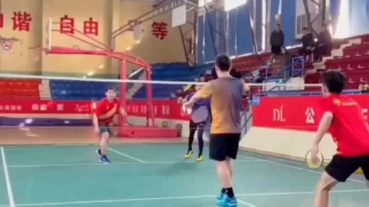 Màn phản công quyết liệt đến cùng của cặp đôi nam này thật sự quá bùng nổ!