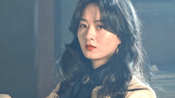 “Kamu pikir dia tak mengerti cinta, sampai kamu melihatnya mencintai orang lain”