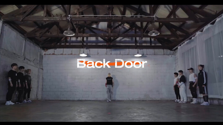 [Stray Kids] Biên đạo ngầu quá^ Album mới có phòng tập nhảy Back Door