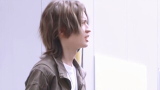 What should I do if I meet a big star on the street and he asks me for an autograph?