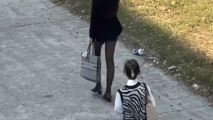 Perbedaan antara baru masuk kuliah dan baru lulus! Kalian lebih suka yang mana?