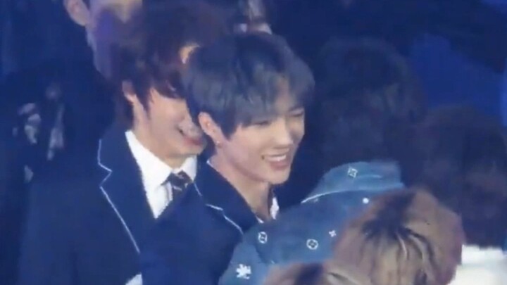 Taehyung: “Jihoon à, cậu làm rất tốt, đừng nản chí nhé”