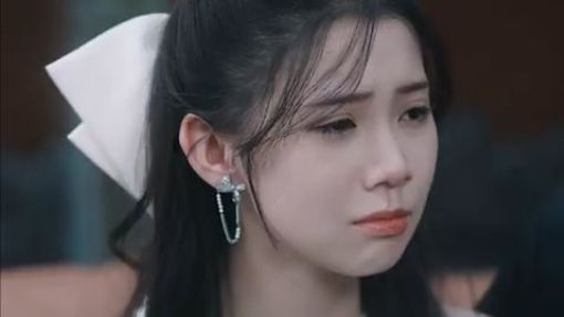 On her wedding day, she was blinded by her fiancé and stepsister teaming up against her, so she ran