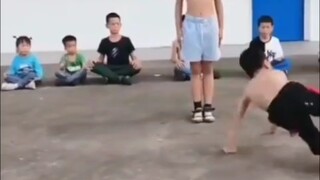 Keren, aku tidak akan menerima pesanan dari anak SD lagi