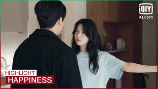 Hyo-joo stops Hyung-sik: "Choose me or the residents?" | Happiness EP5 | iQiyi K-Drama