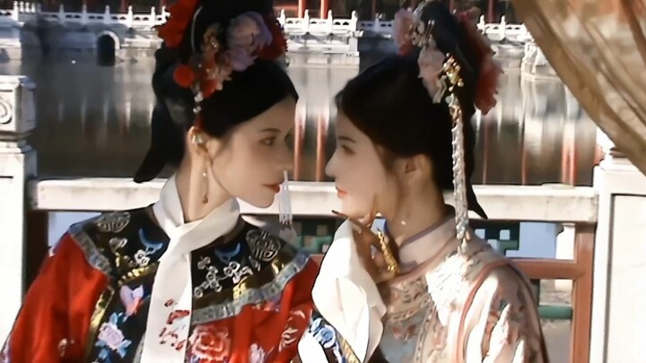 No palace intrigues! A noblewoman and a time-traveling woman team up to build their careers! [Sheng 