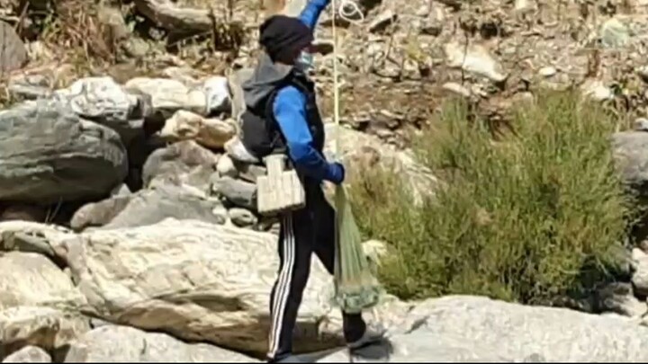 cast net fishing in Nepal | himalayan trout fishing with handmade cast net |