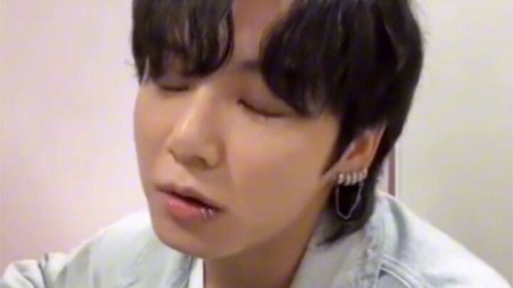 Slightly flared nostrils to express one’s speechlessness hhh