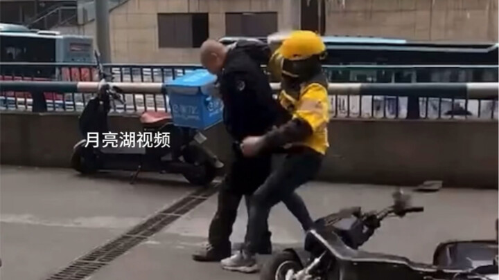 Delivery Guy Takes on Urban Management Officers in a One-Sided Beatdown!