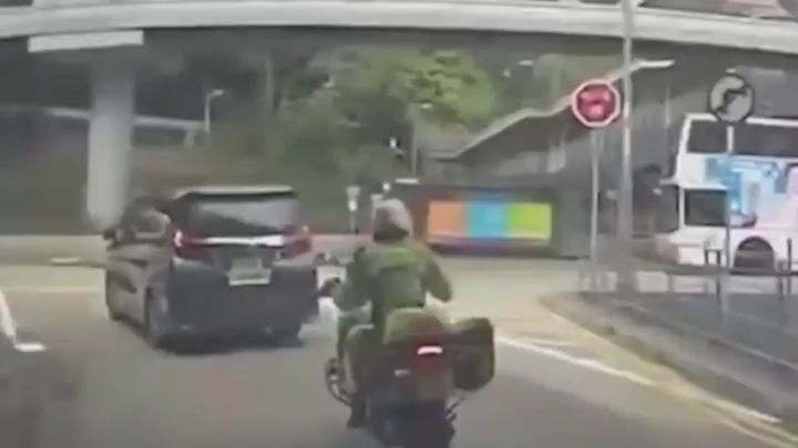 جعلت الحافلات كلها تضحك!