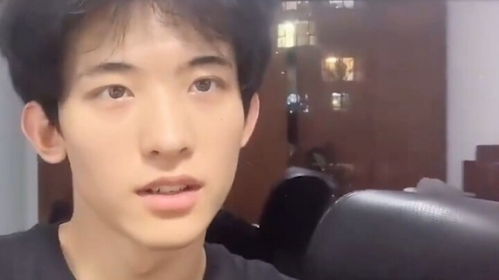 ขำตาย! ขอร้องล่ะ ทุกคนมาดูฉางฮวาเซินทำม้วนผ้าขนหนูกันเถอะ บ่นพึมพำตลอดคลิป แต่ก็ทำไม่สำเร็จสักครั้งเ