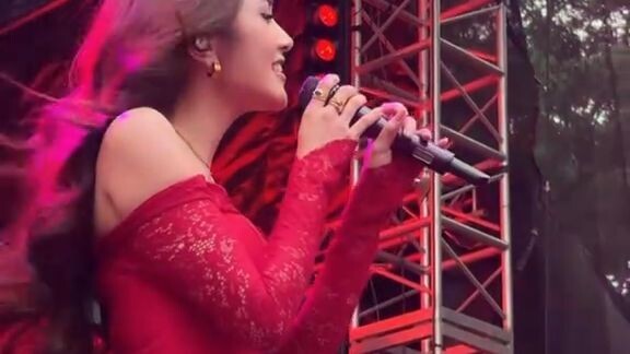 Menyala bener outfitnya hari ini ❤️‍🔥
