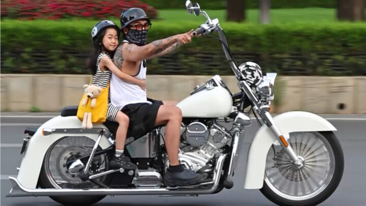 Đi xe cruiser, tạo dáng cũng rất ngầu!