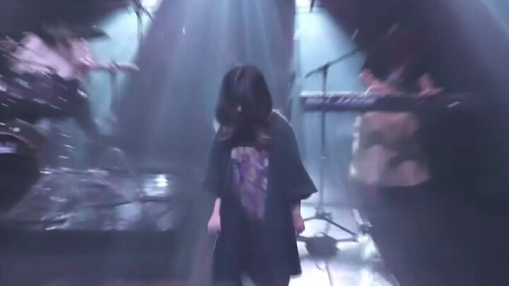 [Stage Full Version with Chinese Subtitles] A phenomenal live performance by a 16-year-old lead voca
