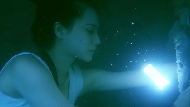 A woman dived into the water to explore a tomb, only to unexpectedly discover a nine-headed golden s