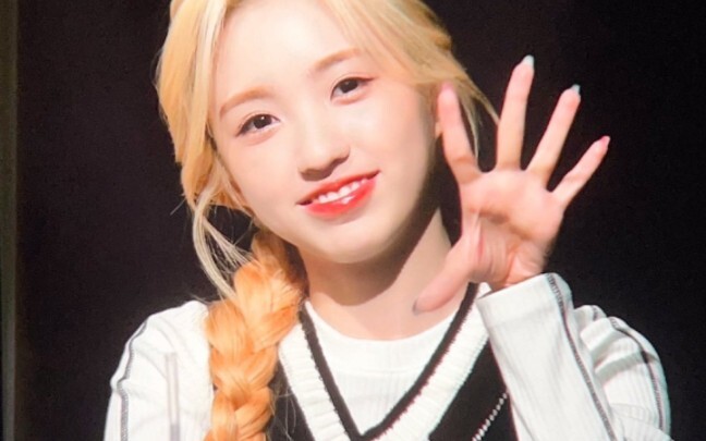 Jiang Yishu covers a song by her junior from the same agency! It's such a perfect match!