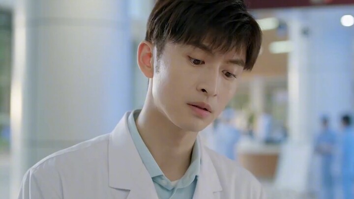 ต่อหน้าคนอื่นเป็นแค่เพื่อนธรรมดา แต่ลับหลังกลับเป็นเจ้าพ่อตามใจเมีย คุณหมอฉินนี่ช่างเก่งจริงๆ เลย!