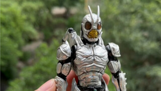 Tampilan bentuk monster Kamen Rider Shadow Moon Shadowmoo yang dimodifikasi sendiri